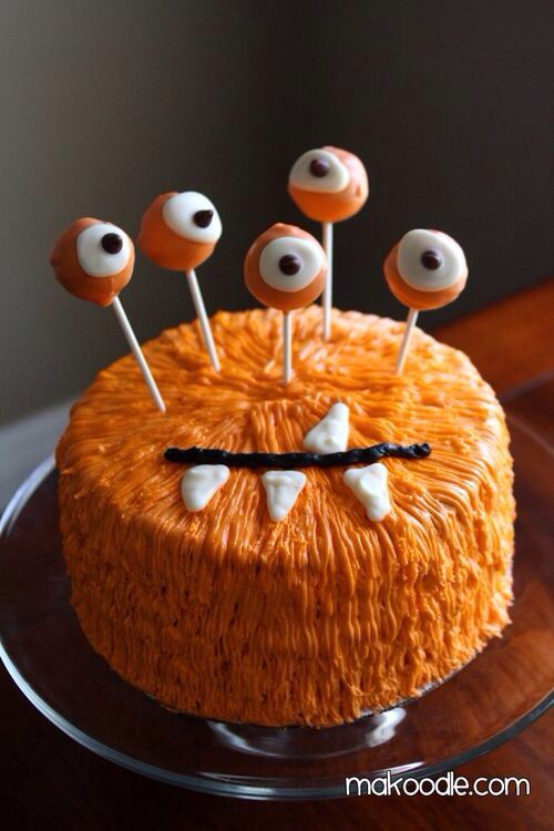 So Cute! Cake and cake pops!Great kid's birthday party idea.