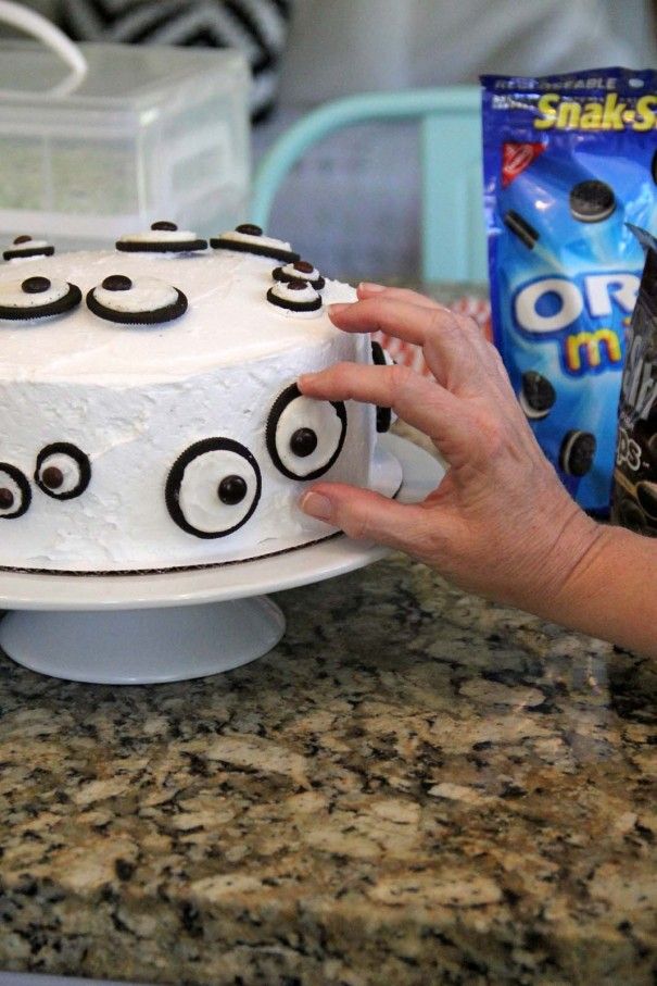 Oreo Eyeball Cake Halloween Treat Halloween Cake Oreo Cookies