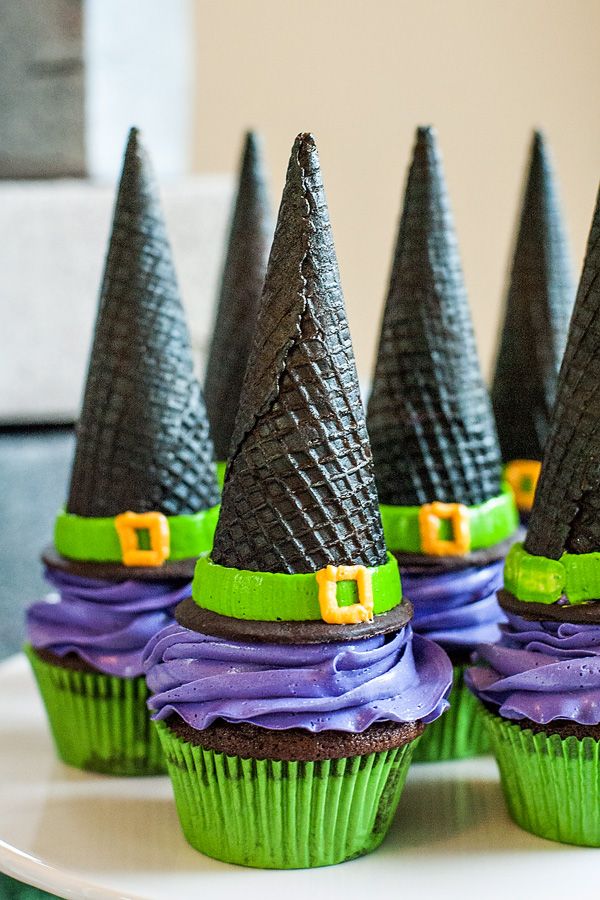 Love these #WitchHat cupcakes Halloween Party-HalloweenTreats Recipes included
