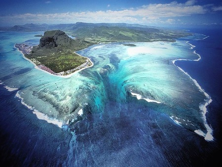 Aerial illusion of an underwater waterfall